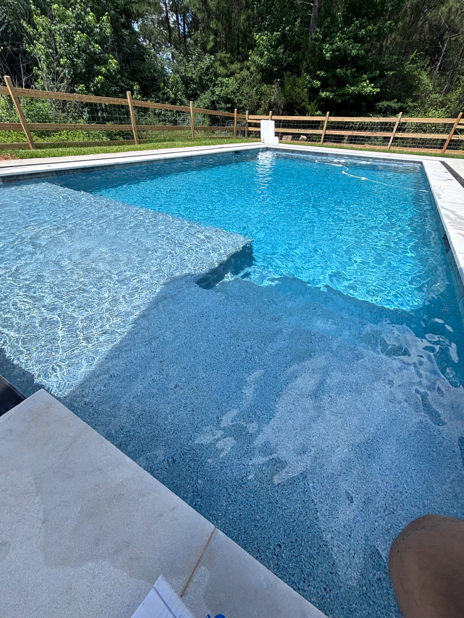 Crystal-Clear Perfection — Sparkling Water, Beautifully Maintained